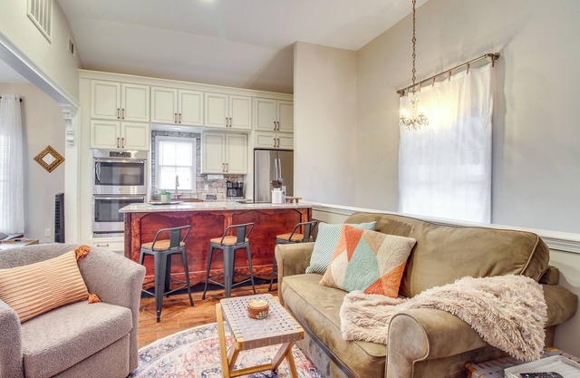 Cozy Savannah Vacation Rental w/Fenced Courtyard!