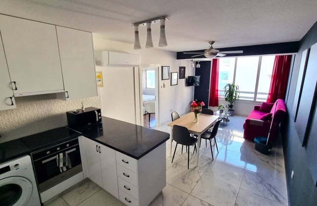 Cozy Sea View Apt w/pool access + Netflix