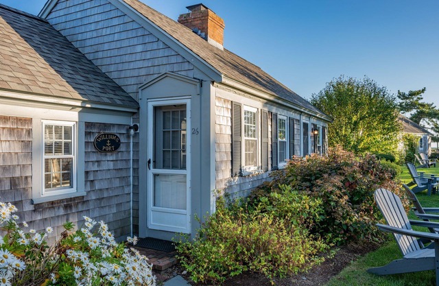 Cozy Seaside Cottage with Water Views