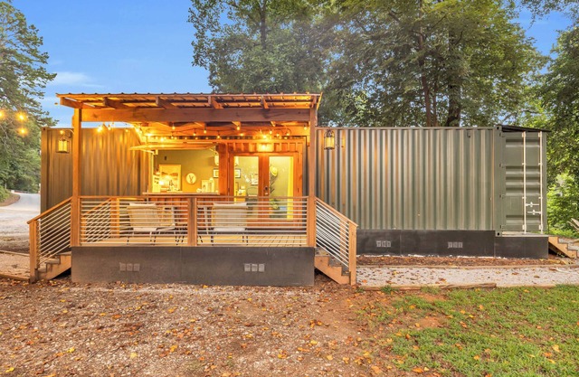 Cozy Shipping Container - Relax by the River