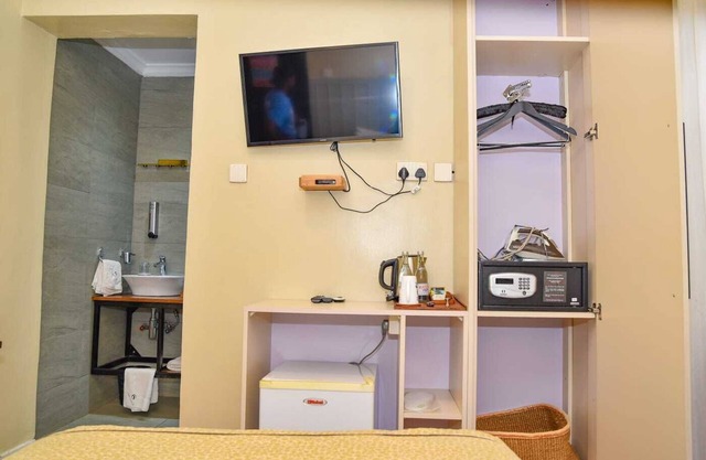 Cozy Single Room in Prime Nairobi Hotel with Fitness Center Access