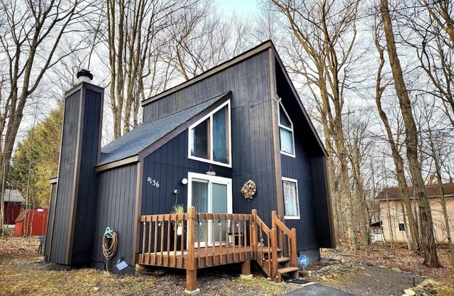 Cozy Ski Chalet in the Heart of the Poconos