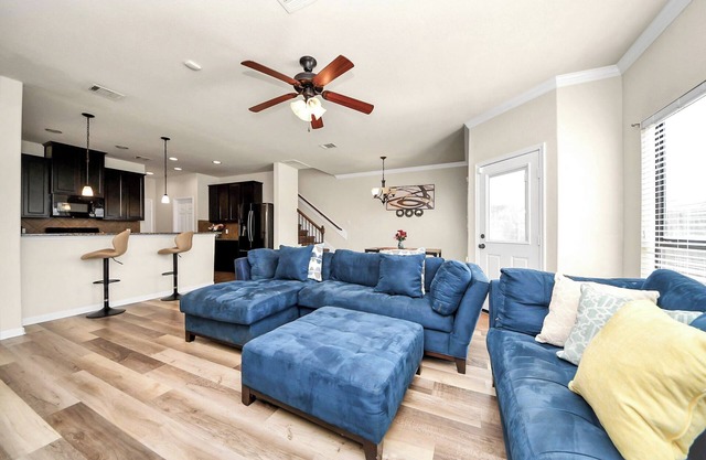 Cozy & Spacious Getaway with King bed and Backyard