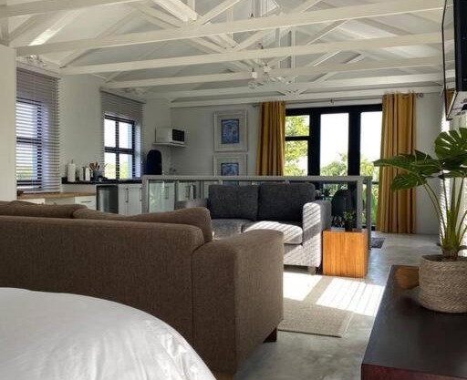 Cozy spacious loft on 4th Avenue