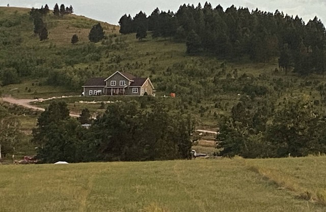 Cozy & spacious studio retreat in the Black Hills with amazing views!