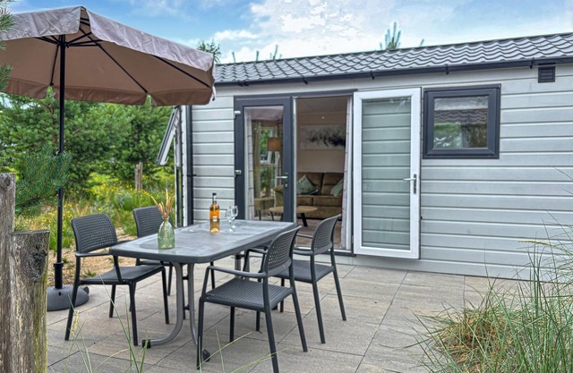 Cozy (sta)caravan in Biddinghuizen