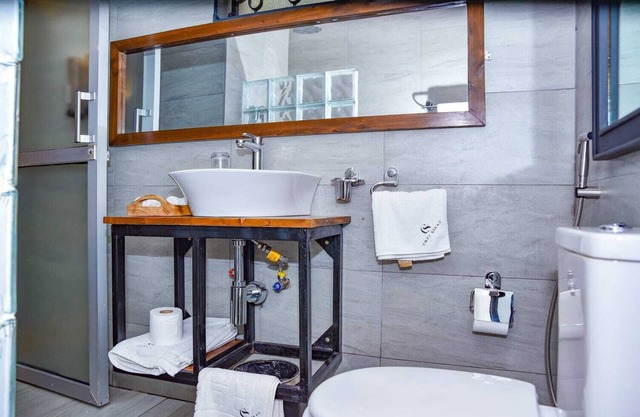 Cozy Standard Room in Nairobi Hotel with Free Gym Access Prime Location