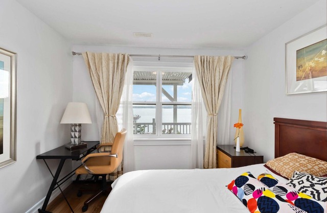 Cozy stay overlooking the basin (2 weeks or more)