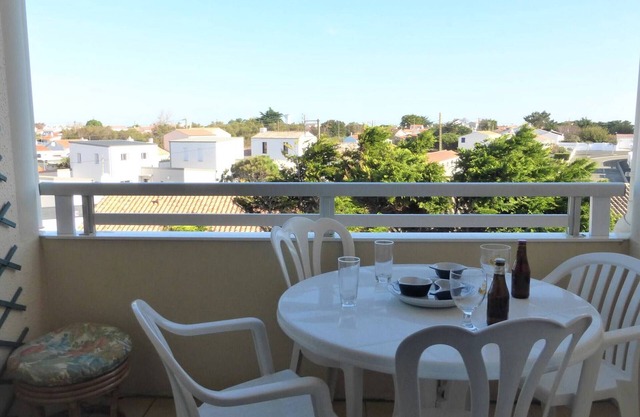 Cozy Studio with Mezzanine, Balcony & Garage, 200m from Beach - Sleeps 4 - Saint-Hilaire-de-Riez