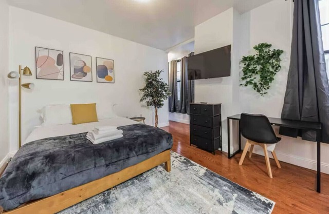 Cozy Studio across from Convention Center | 4R