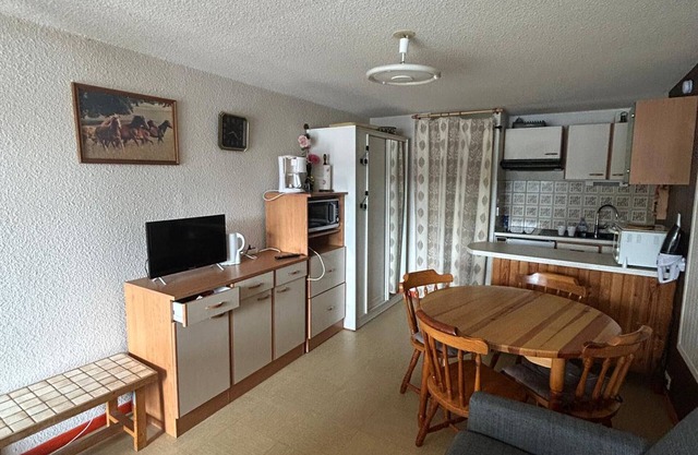 Cozy studio for 4 in center, WiFi, south balcony