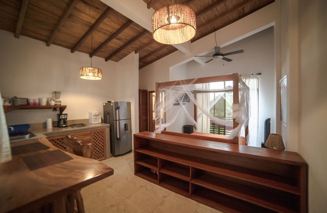 Cozy Studio full furnished walking distance to the Beach