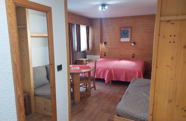 Cozy studio in central Brides-les-Bains, balcony, wifi, parking, pets allowed
