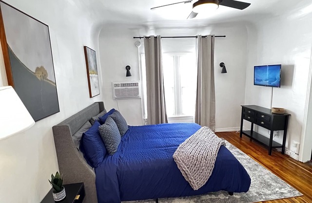 Cozy studio near LACMA