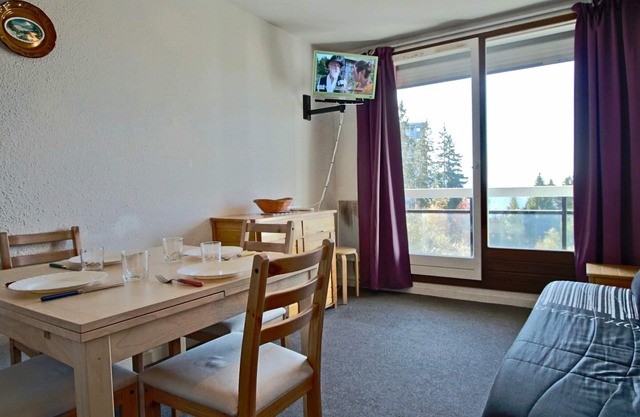 Cozy Studio Near Slopes, 4 Guests, Pet-Friendly, Balcony & Great Amenities