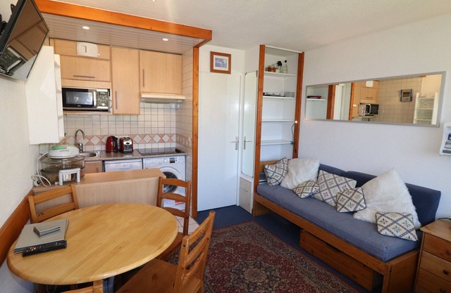Cozy Studio Near Slopes and Shops with Balcony and WiFi