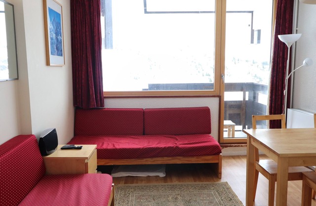 Cozy Studio Near Slopes and Shops with Balcony, Lake View & WiFi