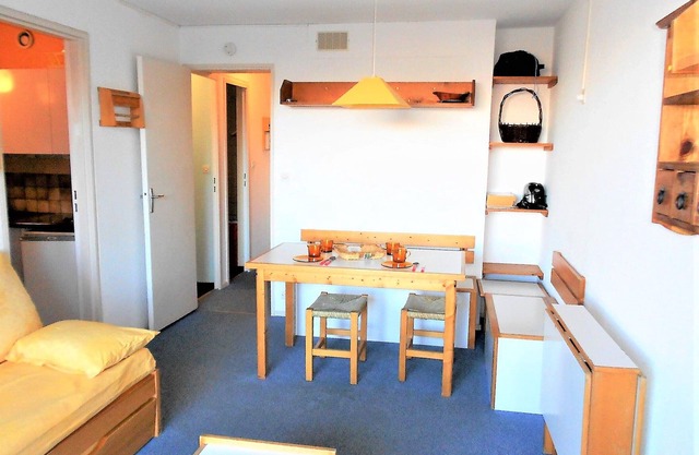 Cozy Studio with Balcony · Direct Slope Access · Heated Pool Access · Close to Amenities