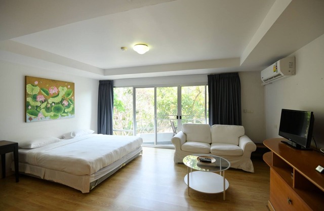 Cozy Studio with private beach R8