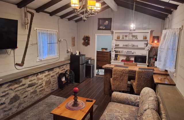 Cozy tiny log cabin on 14 acres