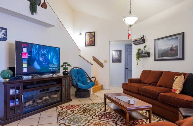 Cozy Townhouse, Community Pool, Near ASU West