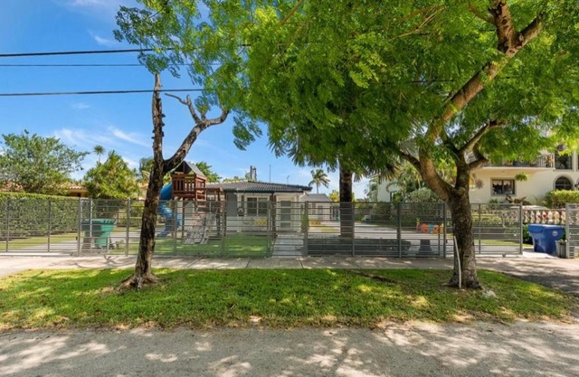 Cozy Triplex centrally located