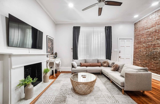 Cozy Urban Oasis Haven in St Catherine Louisville!