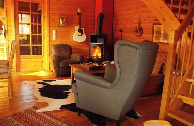Cozy vacation home with fireplace furnished in western style.