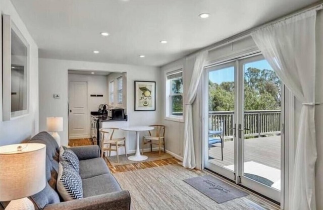 Cozy View Retreat, Easy Access to SF, Beach, Parks
