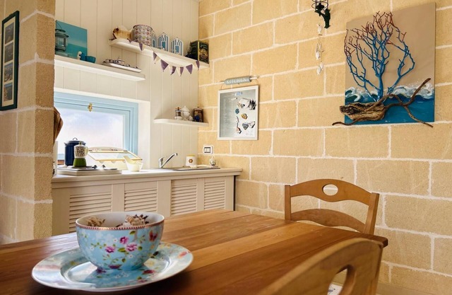 Cozy villa a stone's throw from the sea