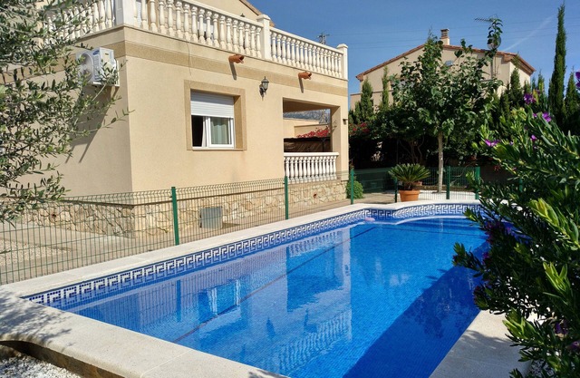 Cozy villa with private pool with security fence and wifi.