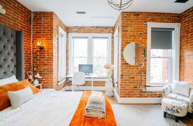 Cozy Vintage Escape – 4BR/4BA Near DC Attractions!