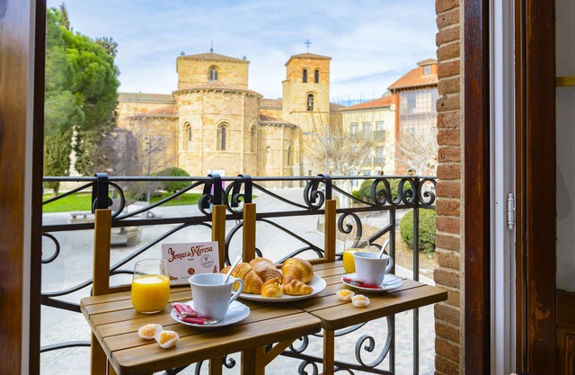 Cozyapt1min to Avila's Alcazar 🚶3 min to Downtown 🚶1h Madrid,segovia 🚍🚝🚗