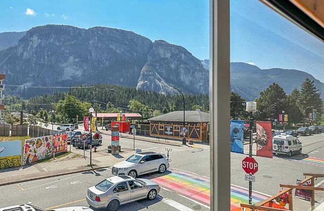 Crash Hotel Squamish