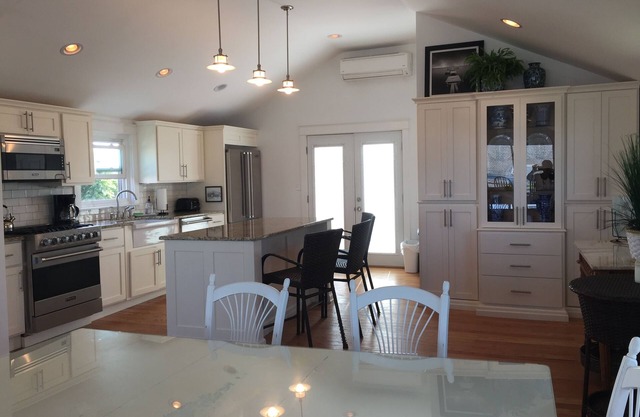 Crashing Waves and Ocean Views - Summer and Autumn Booking Now!