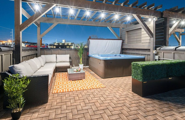 Crave Escape - Private Rooftop&Hot Tub - Midtown