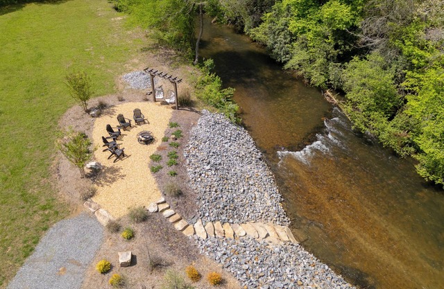 Creekside Cabin, Fire pit Escape, Cozy Hot Tub