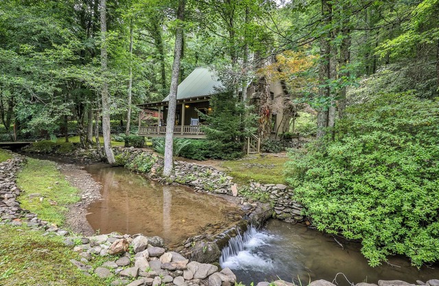 Creekside Fairytale on Barnes Creek - Magical, Romantic Cabin