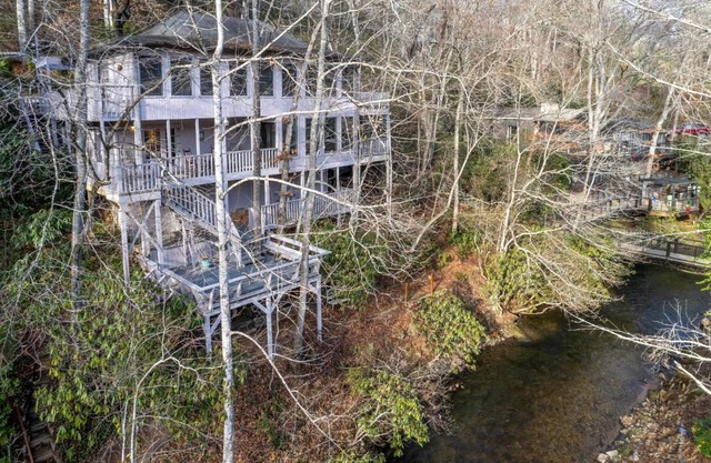 Creekside Lodge