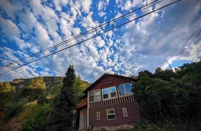 Creekside Red Rocks Getaway