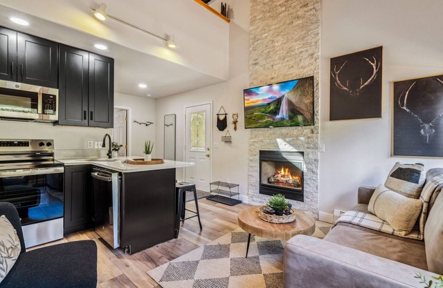 Creekside Suite 02 (NO HT)