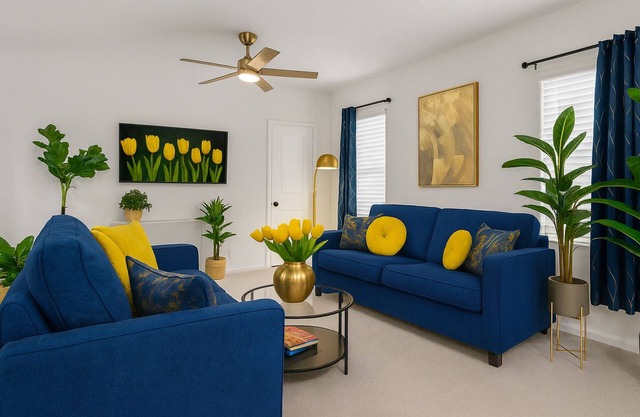 Crew Stay: Sleeps 10, Wi-Fi, Parking, Big Backyard