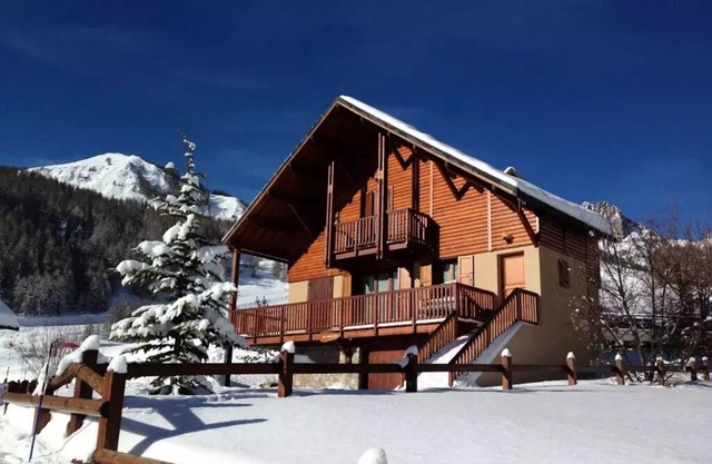 Crocus Chalet - Chalets for 12 People
