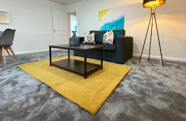 Crown Lower level flat in Glasgow's Westend