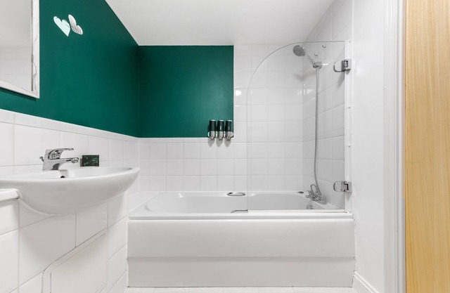 Croydon Spacious - FBS Homes