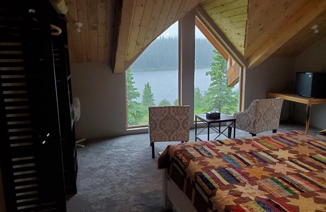 Crystal Lake Wilderness Resort in central BC, Lodge/Cabins & Seadoo/ATV Rentals