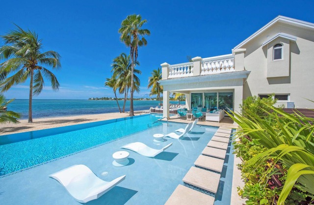 Crystal Waters: Luxe Villa w/Private Pool, Dock and Barefoot Beach Lounge - Walk to The Kaibo!