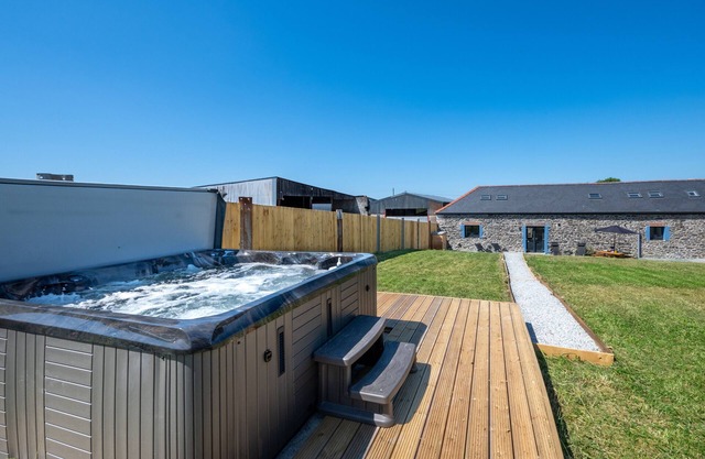 Cuddfan - Four Bedroom House, Sleeps 8