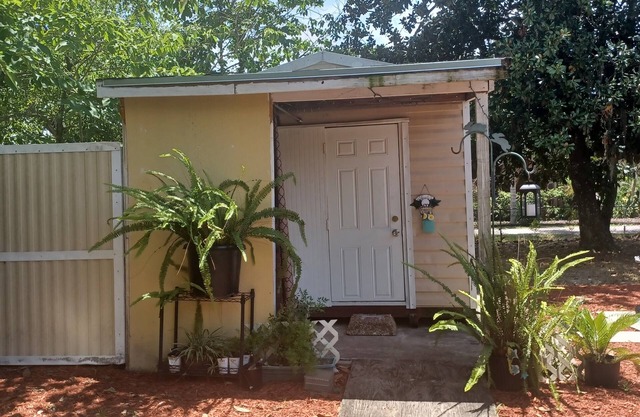 Cupcake Cabin Mini 1-bed 1 bath getaway in Jacksonville
