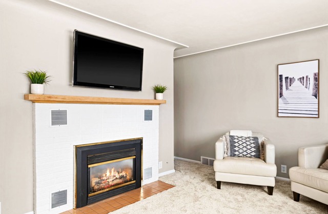 Cute and Cozy Hermantown Home!